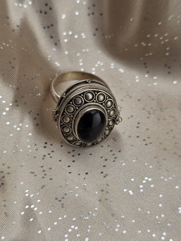 Rare Vintage 925 STERLING SILVER AND BLACK ONYX POISON/PILL LOCKET RING SIZE 8.5