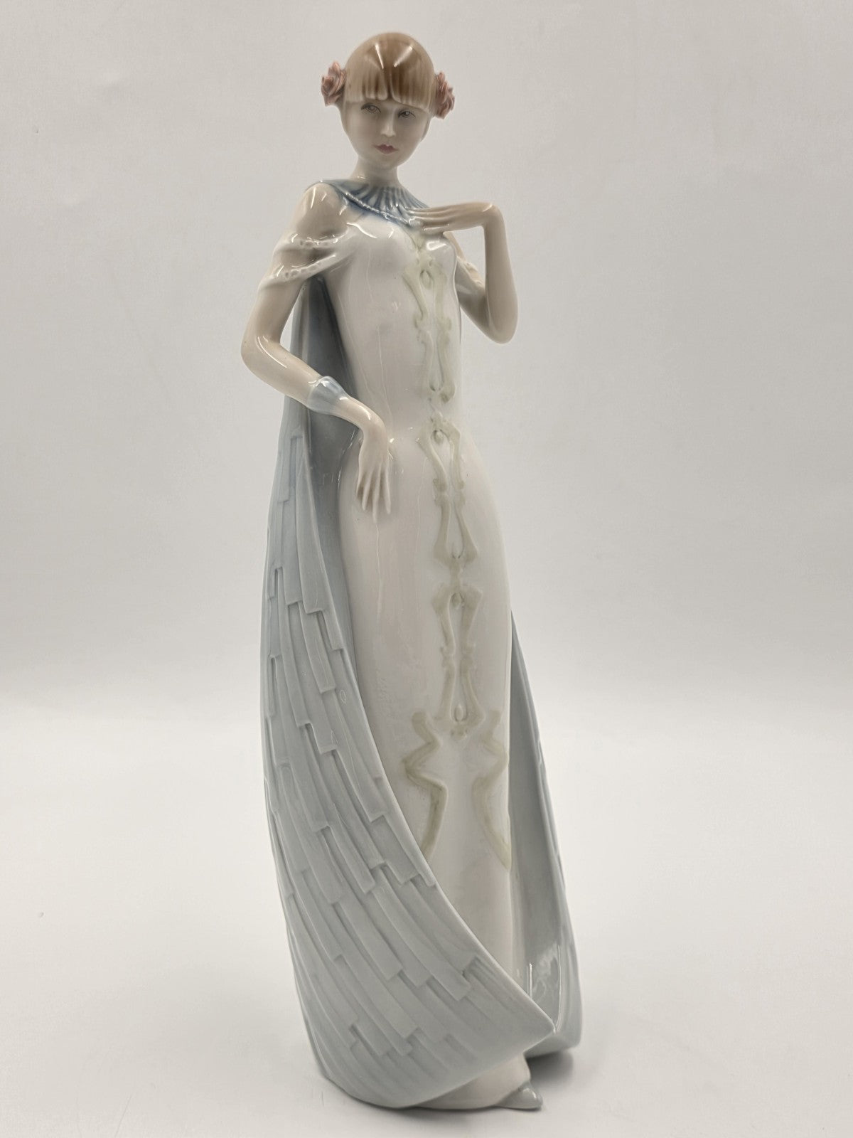 Reflections Royal Doulton Debut HN3046 Porcelain Figurine 1985. Hand Signed.