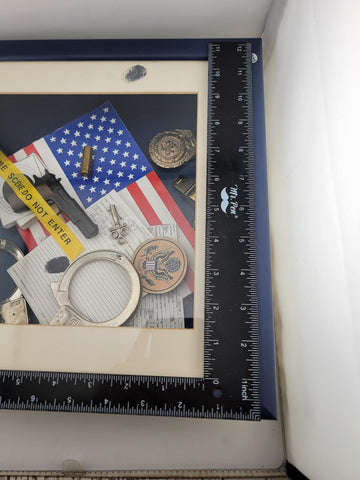 Vintage Rare Detective / Police Shadow Box collection accent de barbizon