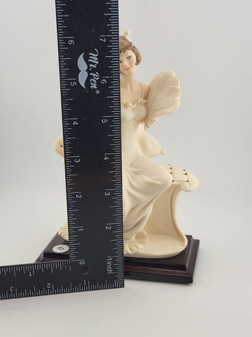 Vtg GIUSEPPE ARMANI Florence 1420F Girl Meg on Sofa with Fan Sculpture Figurine
