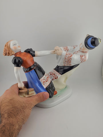 VINTAGE HEREND HUNGARY FOLKLORE CHILDREN DANCING PORCELAIN FIGURINE #5482