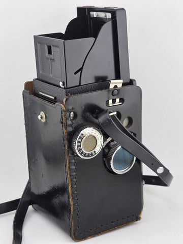Vintahe Yashica A TLR  Medium Film Camera W case/lens cap. Mint Cond. Looks New.