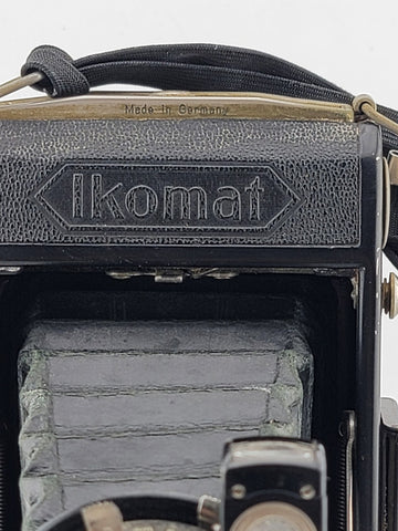 Vintage Photographic Zeiss Ikon Derval Ikomat Camera with Leather Case. Untested