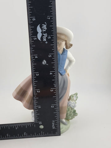 RETIRED LLADRO #5221 "SWEET SCENT" LADY, GIRL, DETAILED FLOWER BASKET FIGURINE !