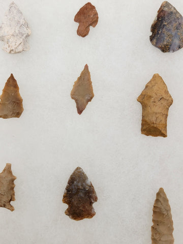 Lot Of 40 Authentic Antique Original Native American Arrowheads In Display Tray.