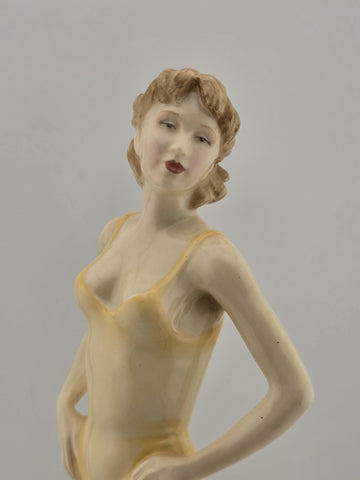 VINTAGE ROYAL DOULTON FIGURE Cherished Memories HN4265 IMPRESSIONS SERIES 2001.