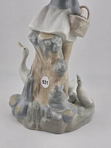 Lladro Figurine GIRL WITH UMBRELLA BASKET FEEDING DUCKS  #4510 Retired