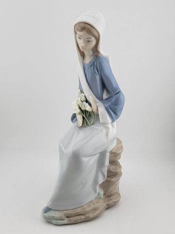 Vintage Lladro Figurine 4972 "GIRL WITH CALLA LILIES SITTING" Retired 1991