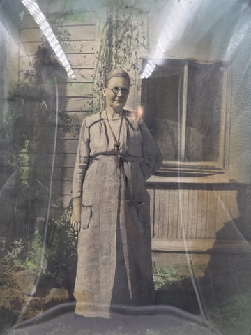 Rare Antique Victorian Convex Bubble Glass Lady Portrait in Gilt Oval Frame