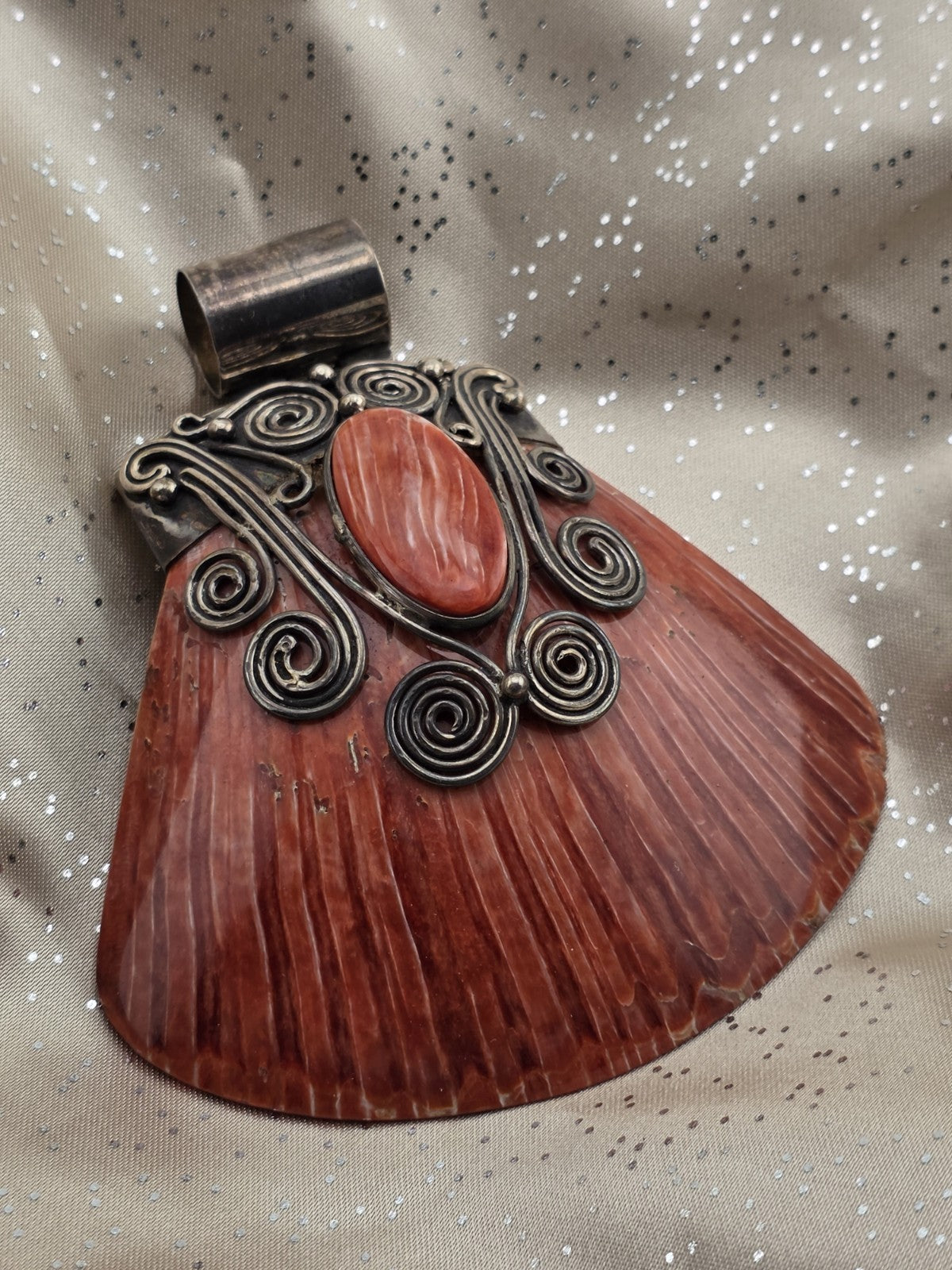 Rare Red Spiny Oyster Vintage Navajo Hallmarked 950 Sterling Silver Pendant.