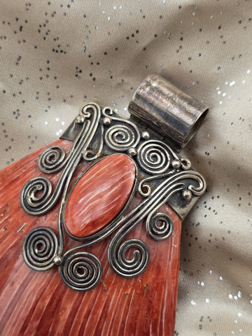 Rare Red Spiny Oyster Vintage Navajo Hallmarked 950 Sterling Silver Pendant.