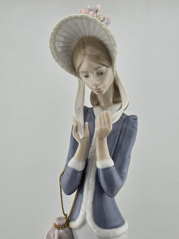 Rare Retired LLADRO 1537 Stepping Out Lady W Dog. Mint Condition. No Chips.