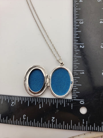 1978 Sterling Silver Mother's Day Cameo Locket w/24k Gold Vermeil. Franklin Mint