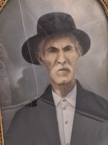 Antique Victorian Convex Bubble Glass Gentlemen Portrait in Gilt Oval Frame