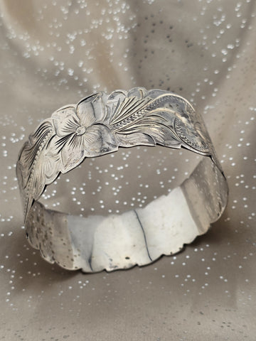 Vintage Hawaiian Sterling Silver 925 Hibiscus Floral Engraved Bangle Bracelet.