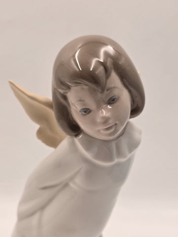 Lladro #4960 Curious Angel With Lantern Porcelain Figurine Spain Original Box