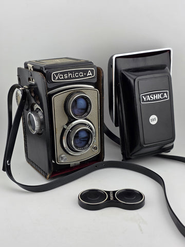 Vintahe Yashica A TLR  Medium Film Camera W case/lens cap. Mint Cond. Looks New.