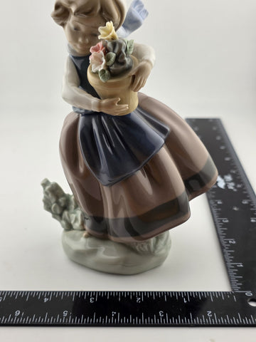 Vintage 1983 Retired Lladro 5223 "Spring is Here" Girl with Flowers No Box
