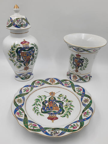 Rare Matching Set Of Chelsea House Heraldic Porcelain Plate Vase & Lidded Urn.