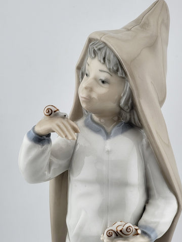 Lladro 'Boy With Snails' Figure 4896 Retired Beutiful Condition Made In Spain
