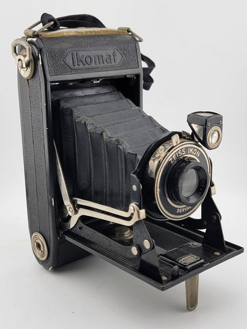 Vintage Photographic Zeiss Ikon Derval Ikomat Camera with Leather Case. Untested