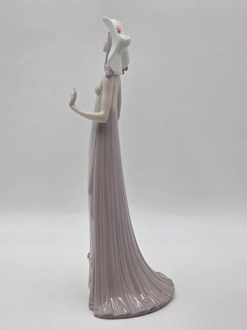 Vtg 1983 Lladro The Debutante #1431 Lady in Hat Figurine Retired W Original  Box