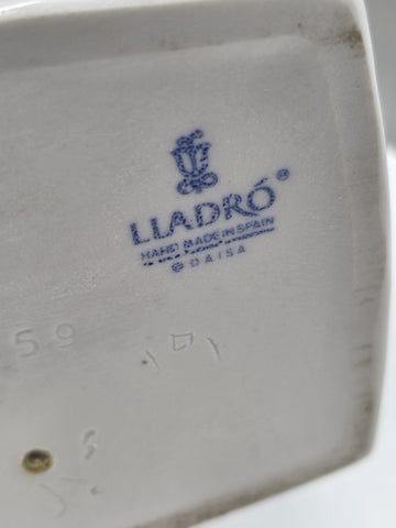 Rare Lladro ballerina  #4559 Retired “ Waiting Backstage” W Original Box.