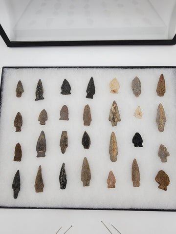Lot Of 28 Authentic Antique Original Native American Arrowheads In Display Tray.