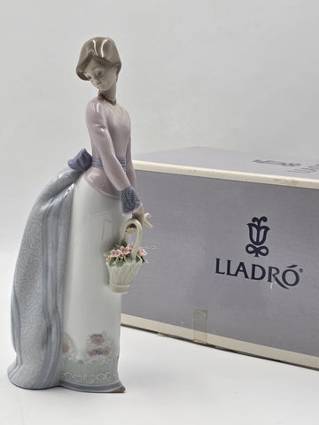 Lladró #7622 “Basket of Love” Girl with Flowers Porcelain Figurine Spain W Box.