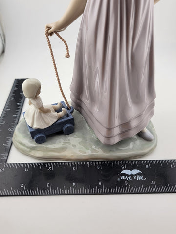 Lladro #5044 "Girl Pulling Toy Wagon" 1978 Retired Excellent Condition