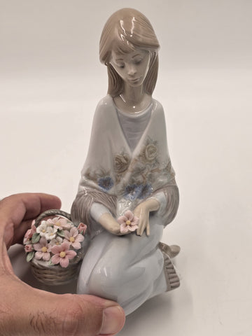 1988 Lladro Flower Song 7607 Figurine Cancion de Primavera Boxed Girl Flowers