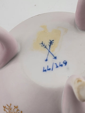 Antique Porcelain Victorian Love Scene 3 Footed Trinket Box w/ Cross Arrow Mark