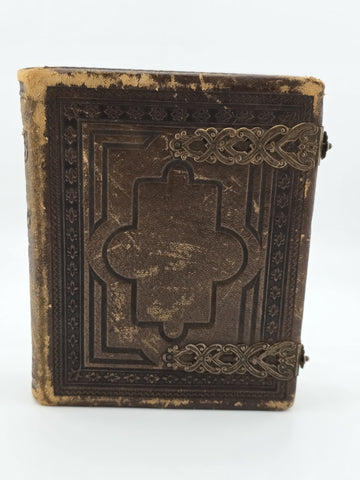 ANTIQUE 19TH C VICTORIAN BROWN CABINET TIN TYPE PHOTO FAMILY ALBUM. ALMOST FULL.