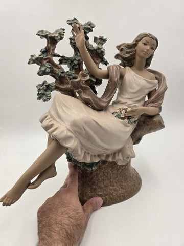 Rare Retired XL 1970's Lladró Day Dream Flora (#01012062). Stamped. VG Condition