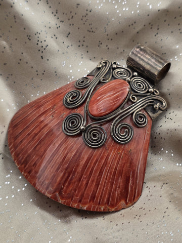 Rare Red Spiny Oyster Vintage Navajo Hallmarked 950 Sterling Silver Pendant.