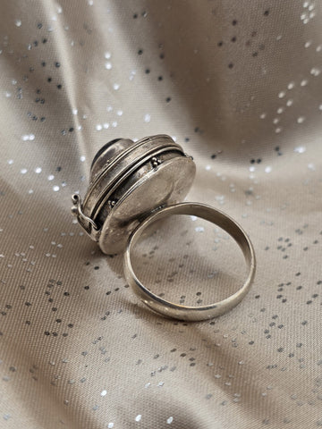 Rare Vintage 925 STERLING SILVER AND BLACK ONYX POISON/PILL LOCKET RING SIZE 8.5