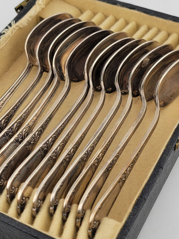 Antique Set Of 12 Small Silver Plated Spoons in Case from Ercuis Pompadour.