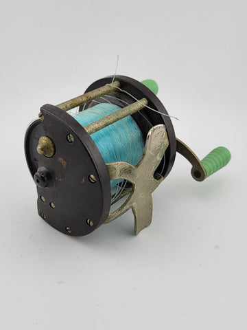 Vintage Penn No 77 Bait Casting Fishing Reel Made in USA. One Side Broken.