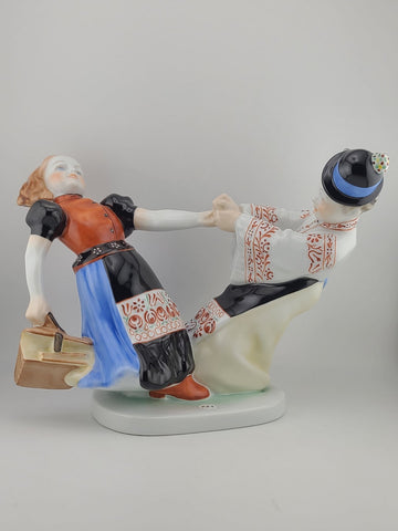 VINTAGE HEREND HUNGARY FOLKLORE CHILDREN DANCING PORCELAIN FIGURINE #5482