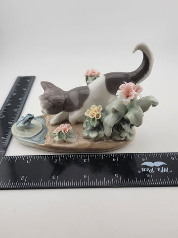 Retired Lladro Spain #1442 Kitty Confrontation Porcelain Playful Cat & Frog 1983