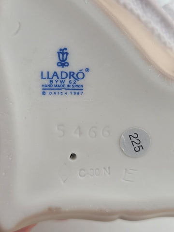 Lladro Porcelain Figurine #5466 Chit Chat Girl On Phone With Dog Dalmatian Spain