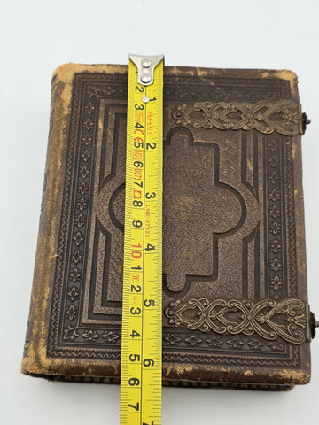 ANTIQUE 19TH C VICTORIAN BROWN CABINET TIN TYPE PHOTO FAMILY ALBUM. ALMOST FULL.