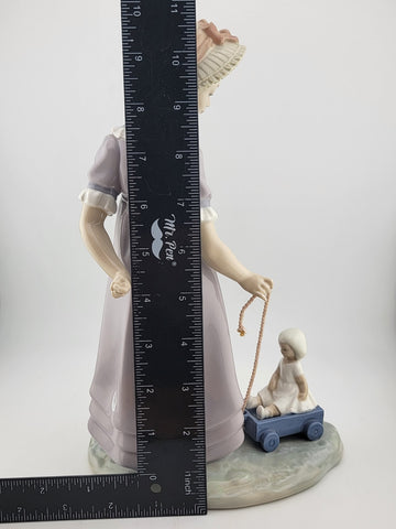 Lladro #5044 "Girl Pulling Toy Wagon" 1978 Retired Excellent Condition