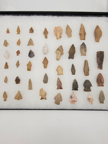 Lot Of 40 Authentic Antique Original Native American Arrowheads In Display Tray.