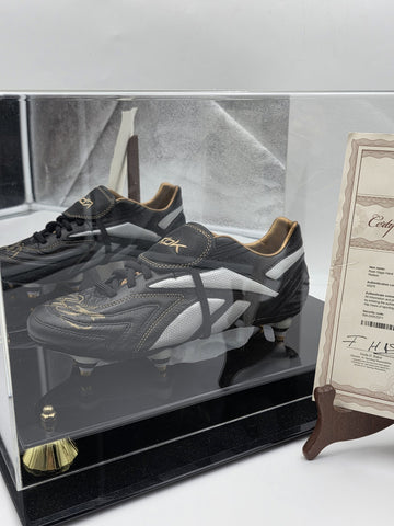 Ryan Giggs Signed Reebok Soccer Cleats w/ COA A1 Memorabilia Display Case