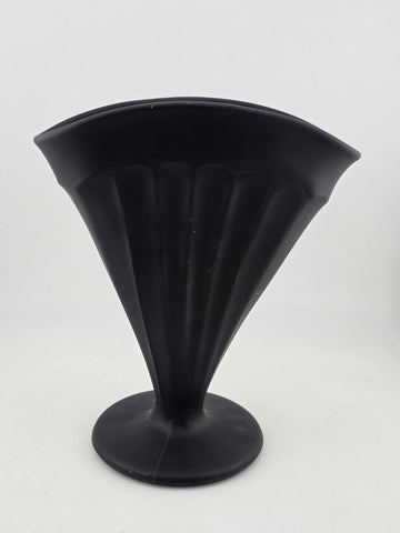 RARE VINTAGE TIFFIN ELEGANT BLACK SATIN GLASS RIBBED FAN VASE. 7" Tall.