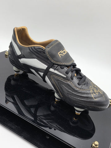 Ryan Giggs Signed Reebok Soccer Cleats w/ COA A1 Memorabilia Display Case