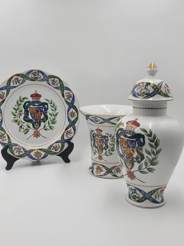 Rare Matching Set Of Chelsea House Heraldic Porcelain Plate Vase & Lidded Urn.