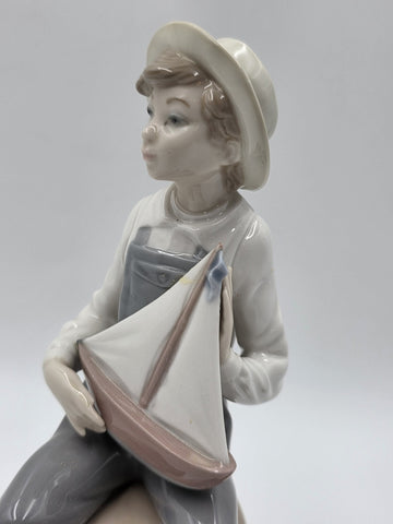 Lladro Figurine SEA FEVER BOY WITH SAILBOAT AND DOG #5166 Mint with Box