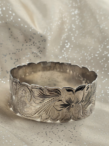 Vintage Hawaiian Sterling Silver 925 Hibiscus Floral Engraved Bangle Bracelet.